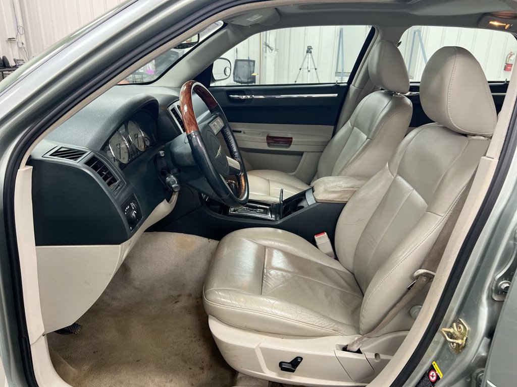 Used 2005 Chrysler 300 Touring RWD image 19