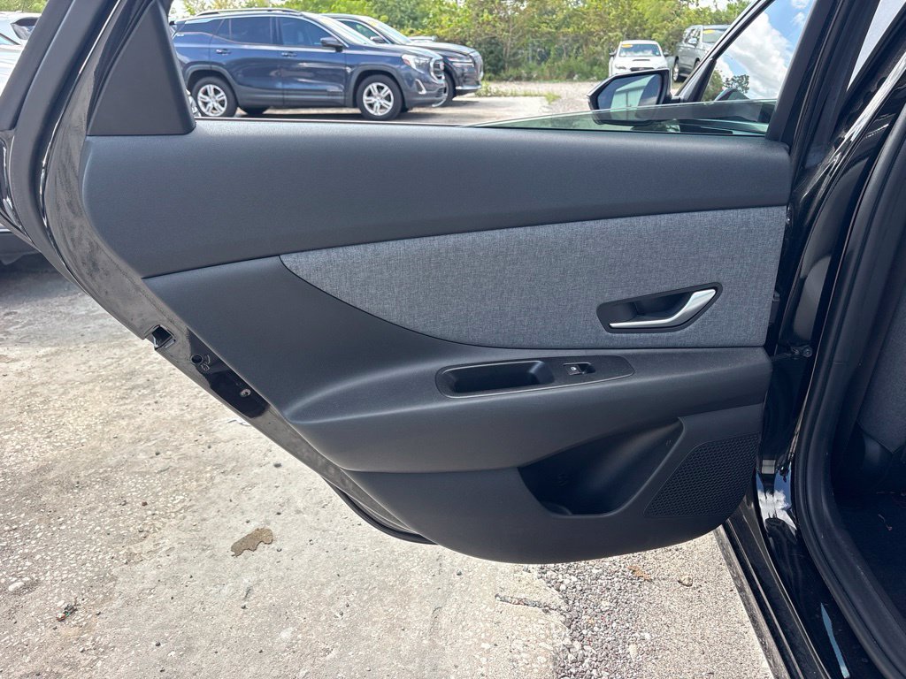 Used 2024 Hyundai Elantra Limited FWD image 14