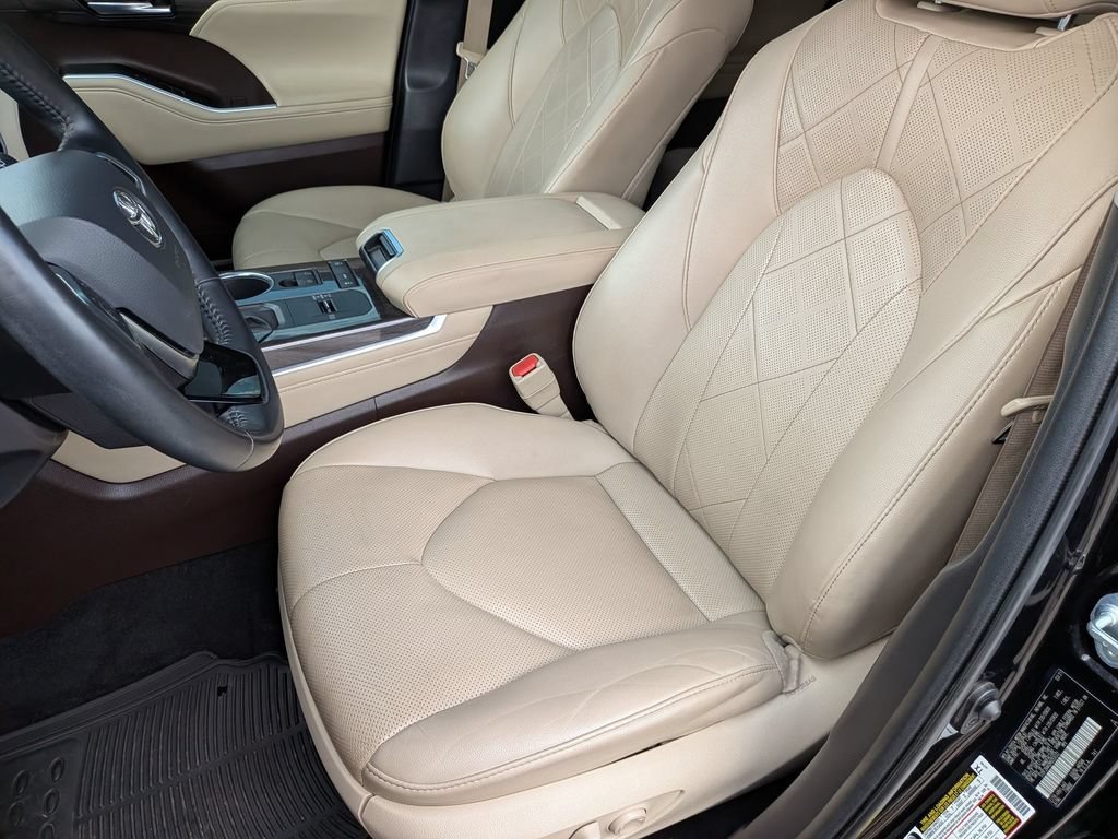 Used 2021 Toyota Highlander Platinum FWD image 33