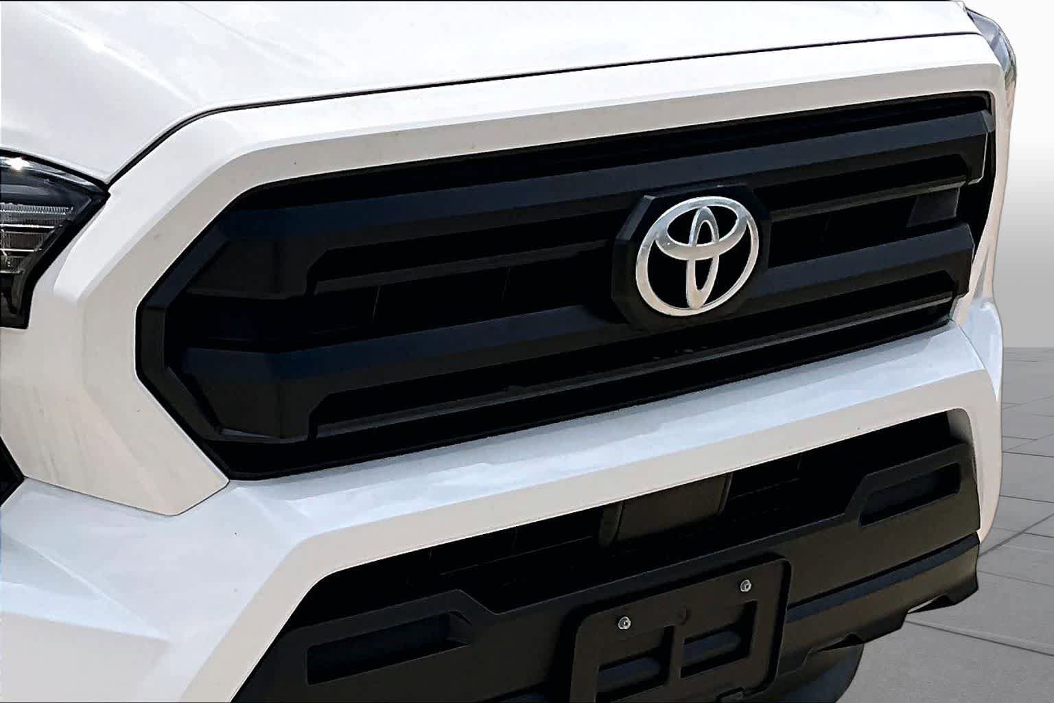 Certified 2025 Toyota Tacoma SR RWD image 28
