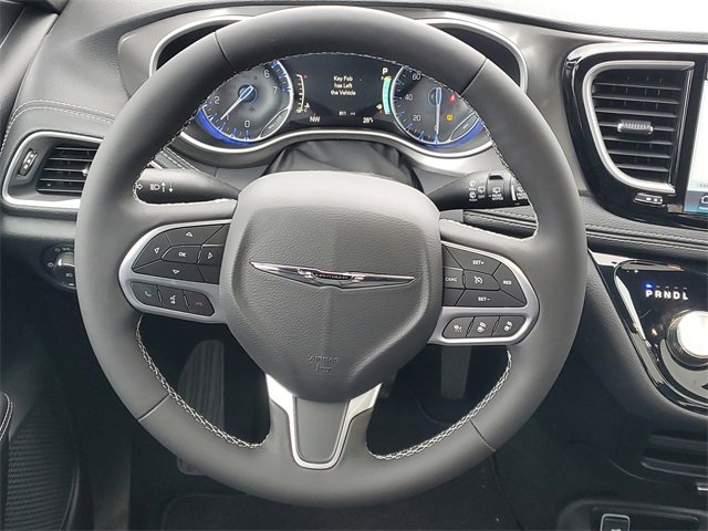 New 2026 Chrysler Pacifica Select image 13