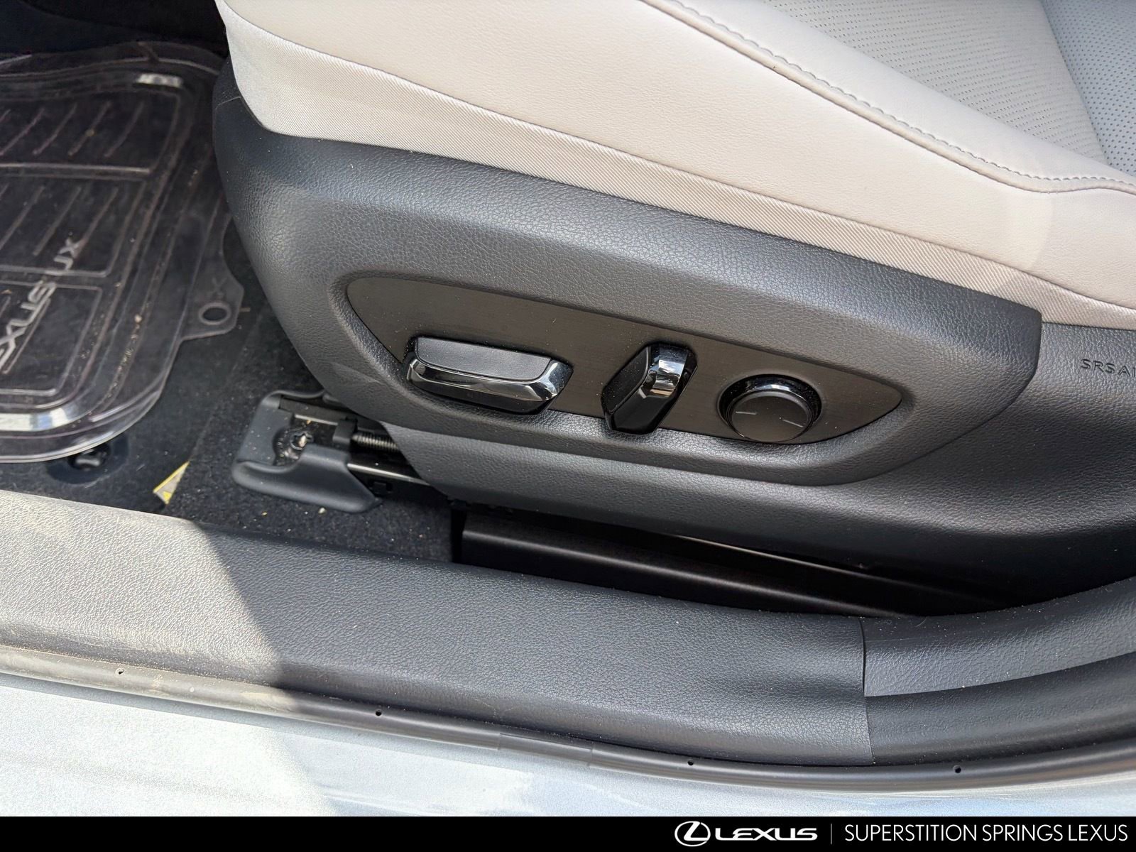 Used 2025 Lexus UX 300h FWD w/ Accessory Package (Z1) image 9