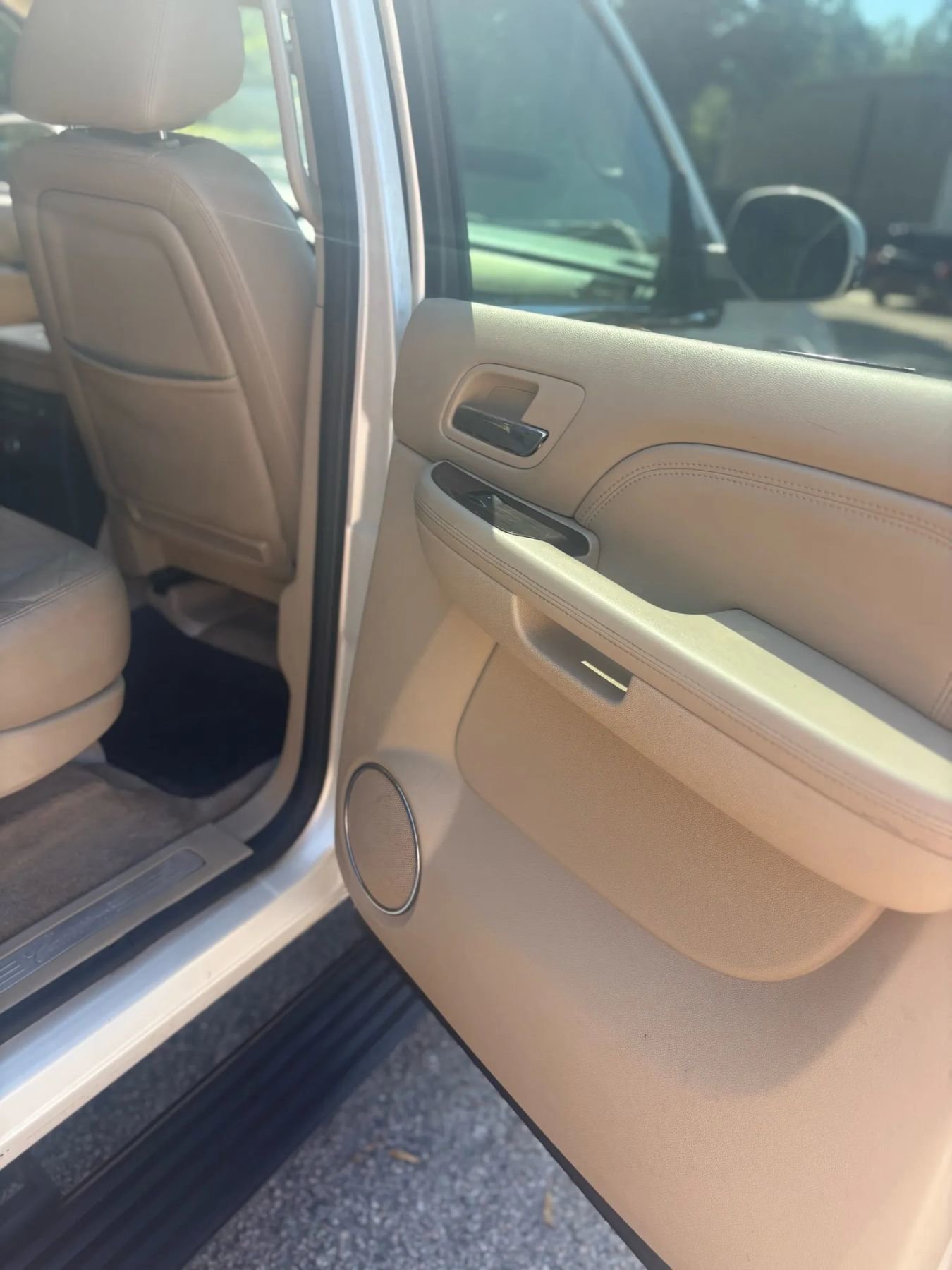 Used 2013 Cadillac Escalade ESV Premium image 28