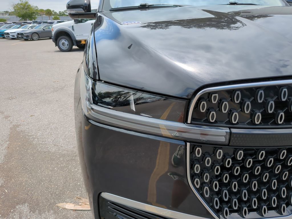 Used 2025 Lincoln Navigator L Reserve AWD/4WD image 11