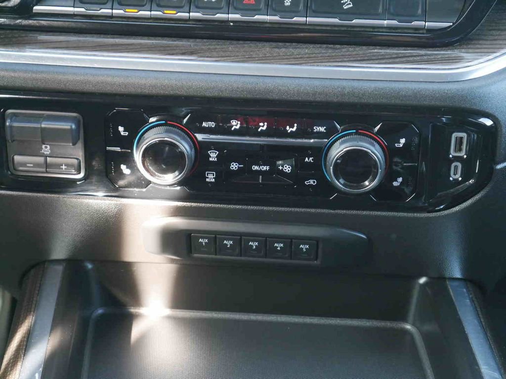 Used 2025 Chevrolet Silverado 3500 LT image 8