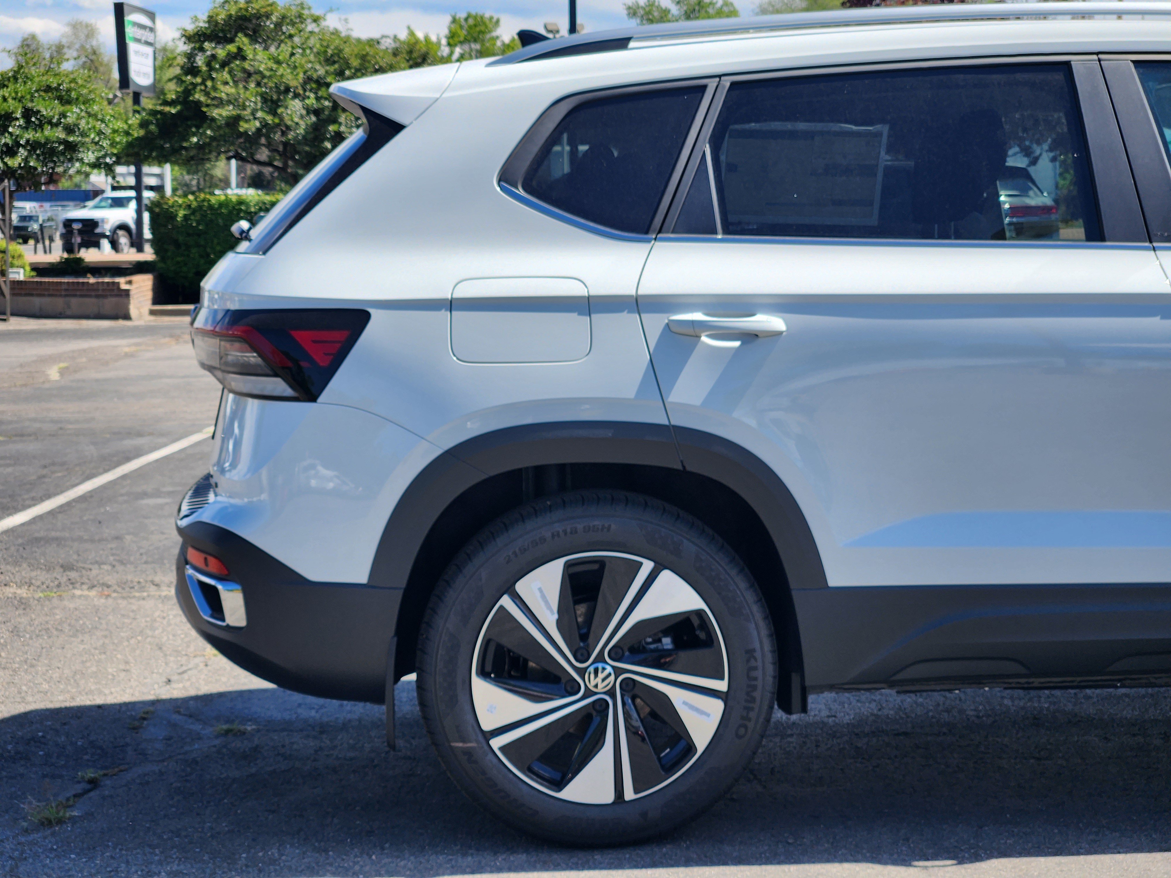 New 2026 Volkswagen Taos SE AWD/4WD image 6