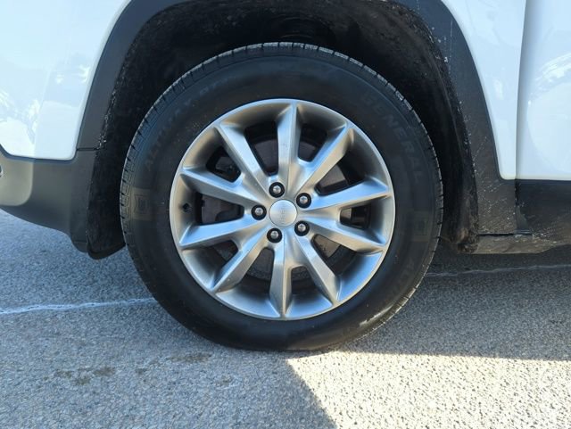 Used 2018 Jeep Cherokee Limited image 32