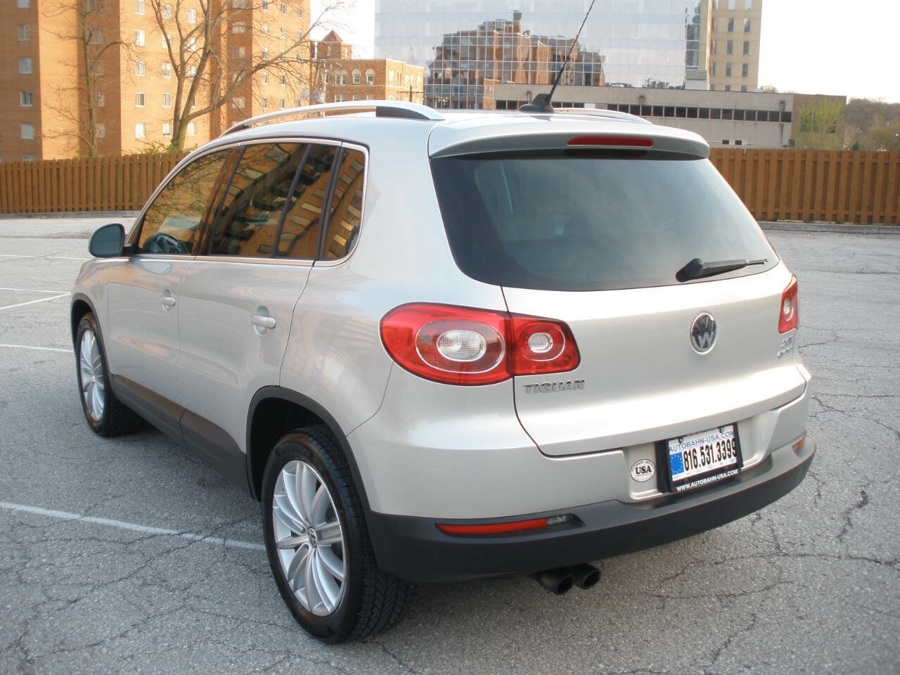 Used 2009 Volkswagen Tiguan SE image 8