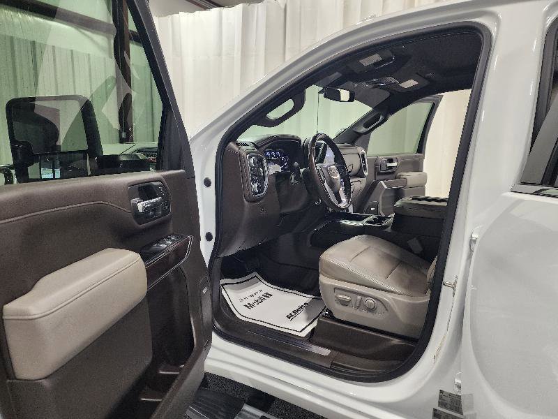 Used 2022 GMC Sierra 3500 SLT w/ SLT Preferred Package AWD/4WD image 11
