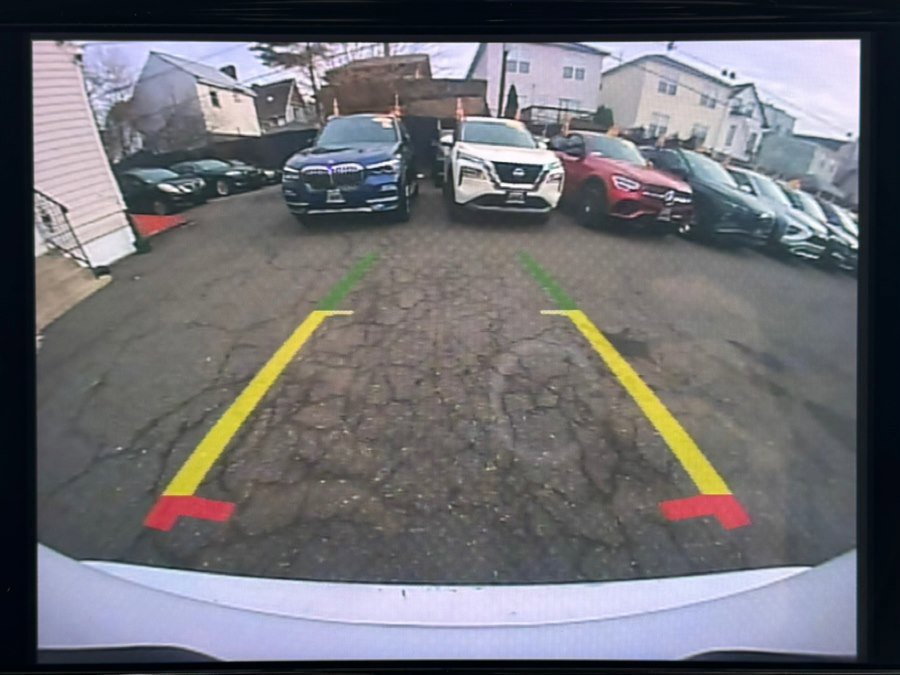 Used 2024 Chrysler Pacifica Touring-L image 26