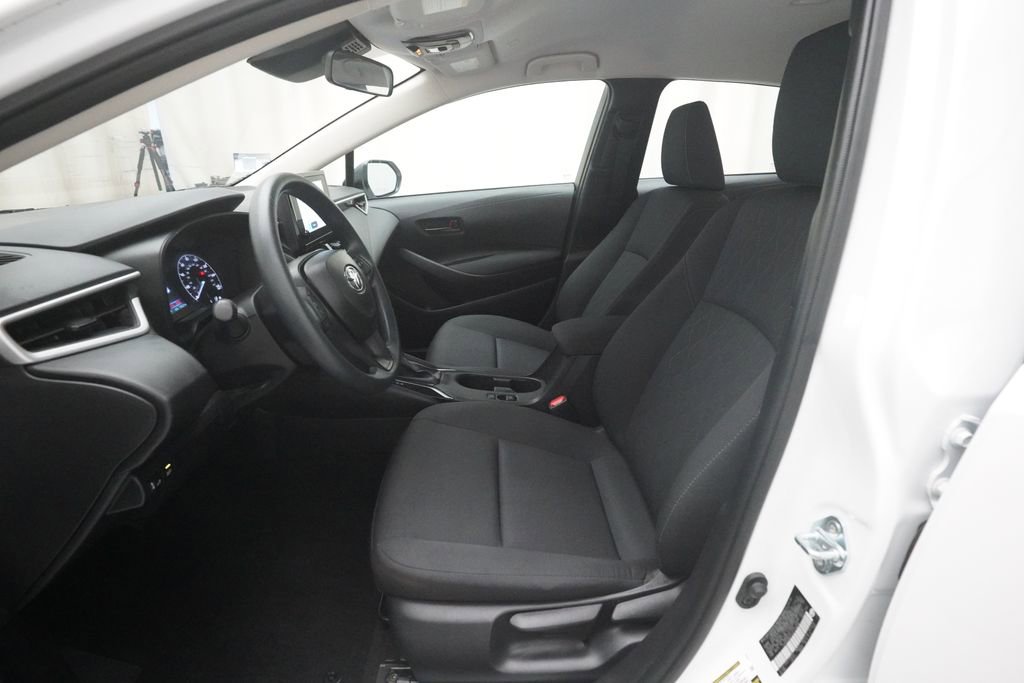 Used 2025 Toyota Corolla LE FWD image 7