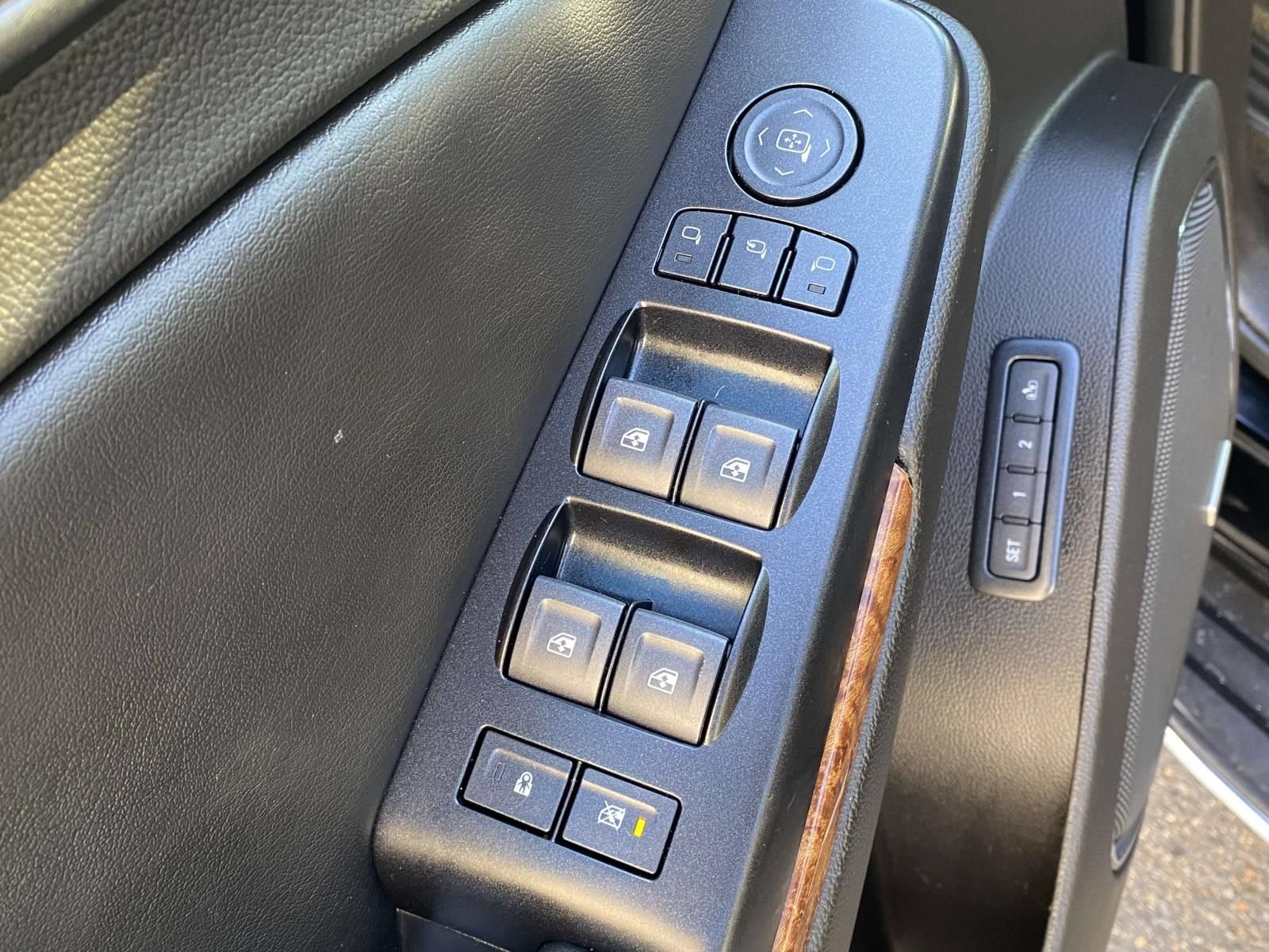 Used 2018 Chevrolet Tahoe Premier AWD/4WD image 29