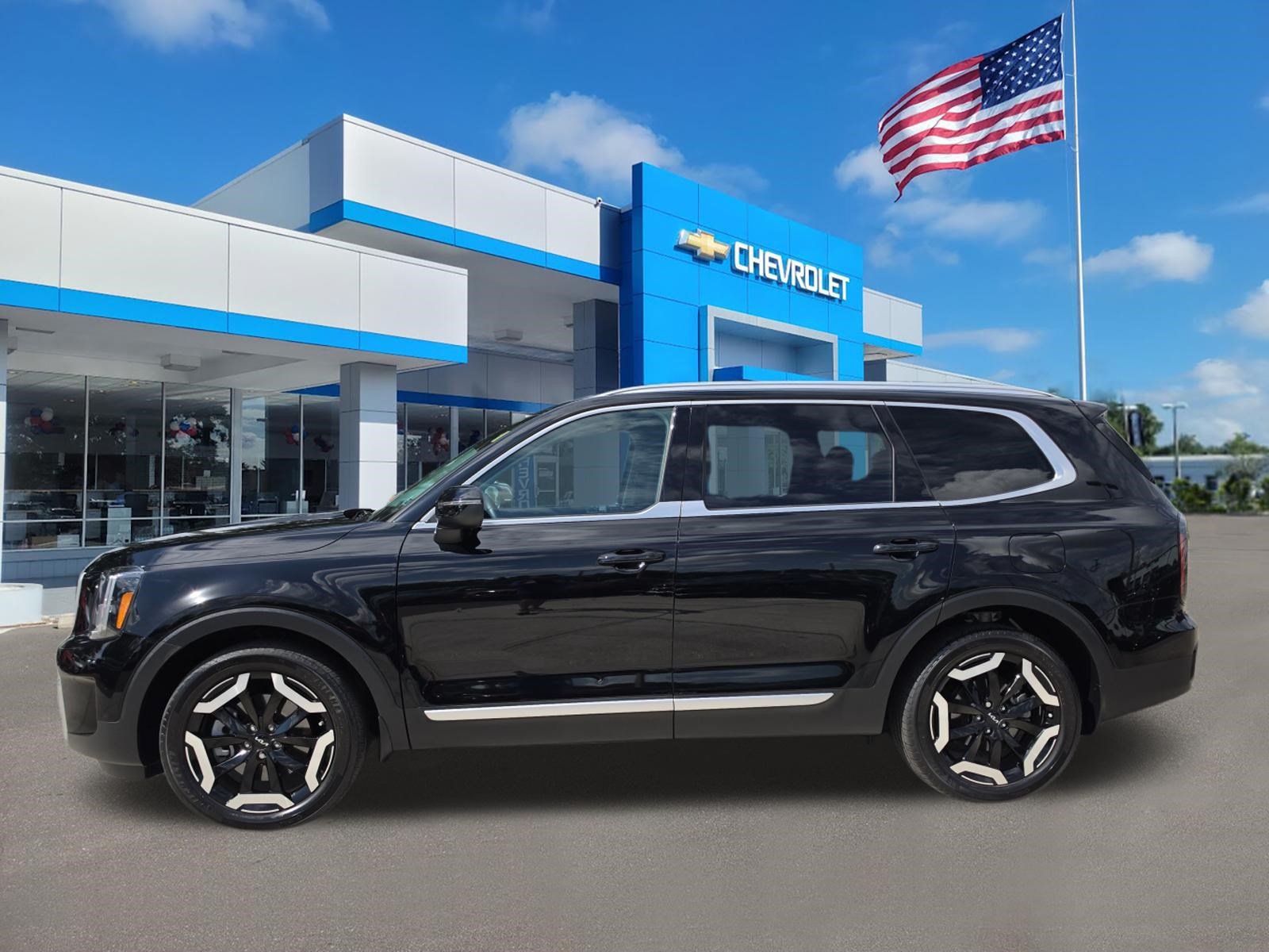 Used 2023 Kia Telluride EX w/ EX Captain's Chair Package AWD/4WD image 5