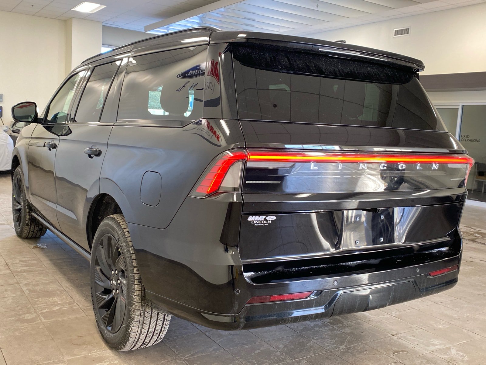 New 2026 Lincoln Navigator Reserve w/ Jet Appearance Package AWD/4WD image 5