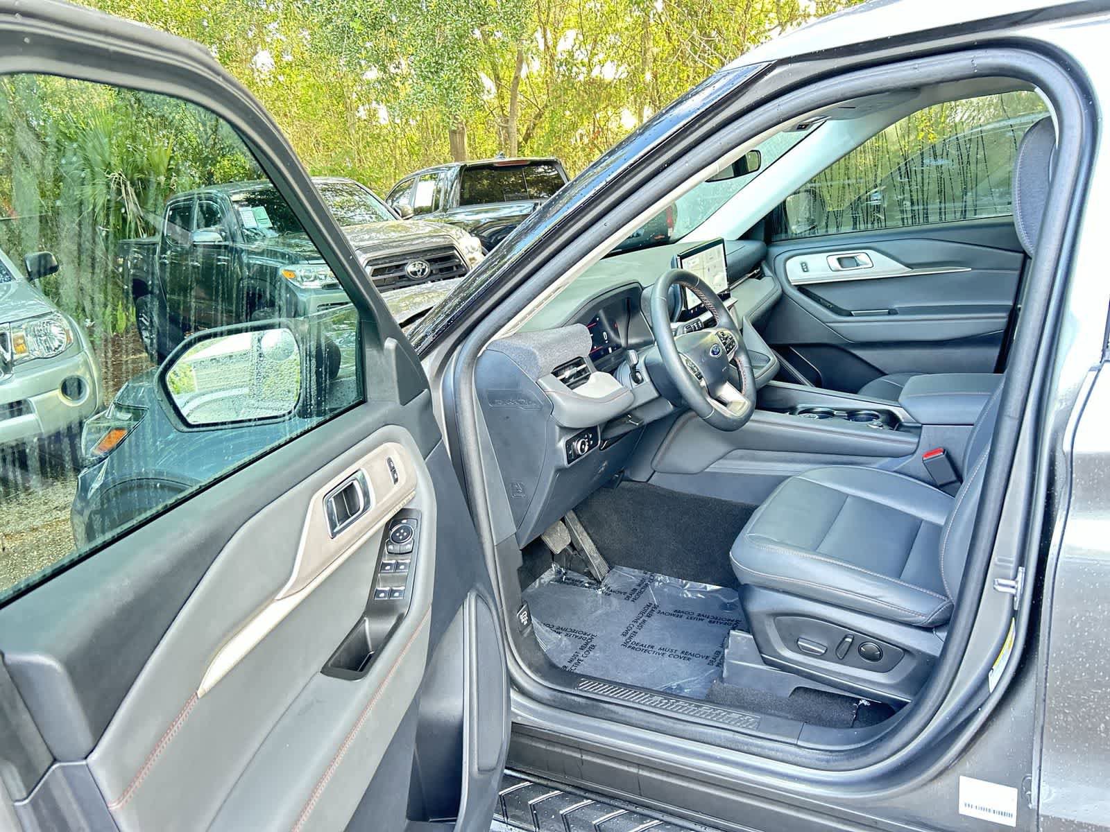 Used 2025 Ford Explorer Active w/ Active Comfort Package AWD/4WD image 10