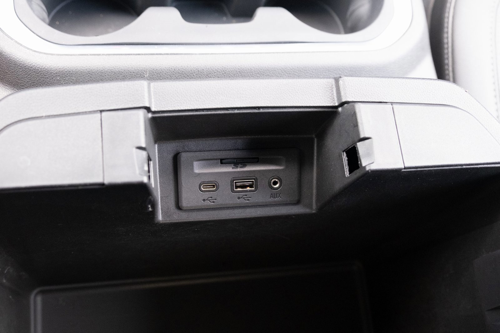 Used 2021 GMC Sierra 3500 SLT w/ SLT Premium Package image 10