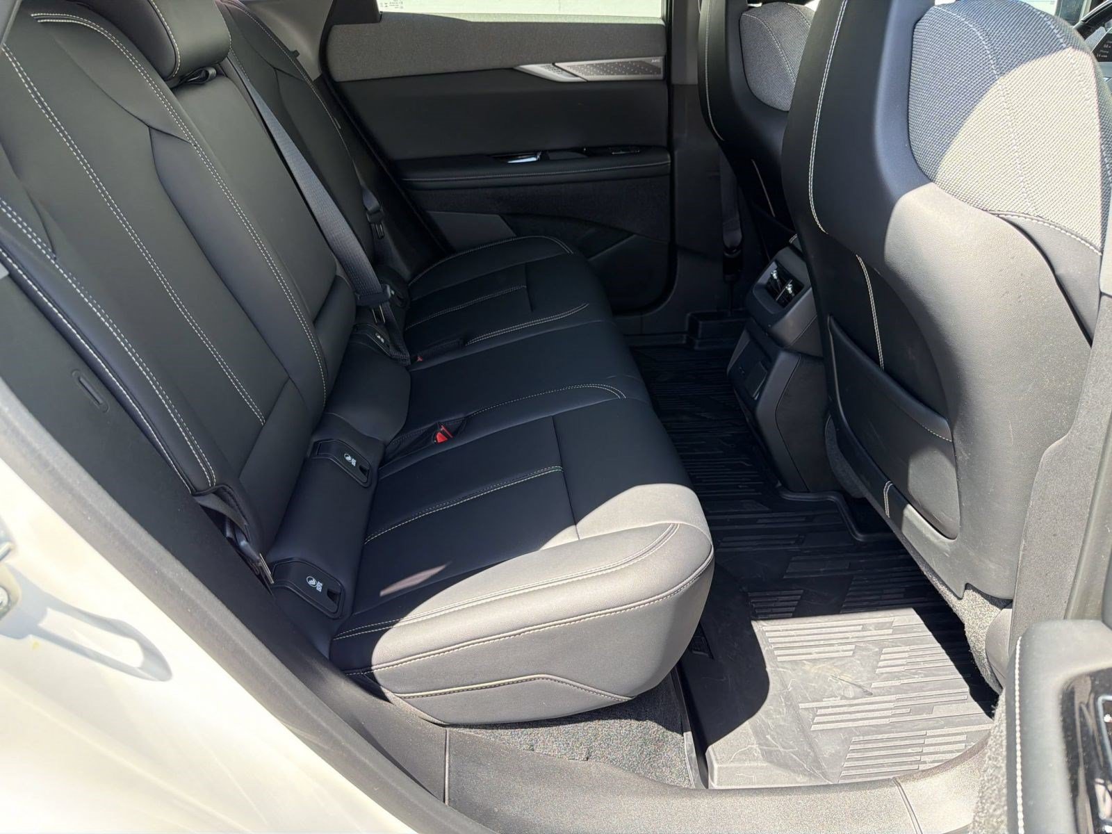 Certified 2025 Cadillac Optiq Sport 1 w/ LPO, Floor Liner Package AWD/4WD image 30