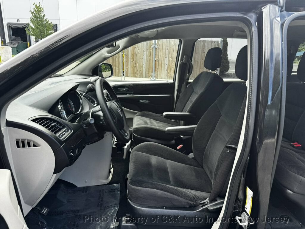 Used 2019 Dodge Grand Caravan SE w/ UConnect Hands-Free Group FWD image 9