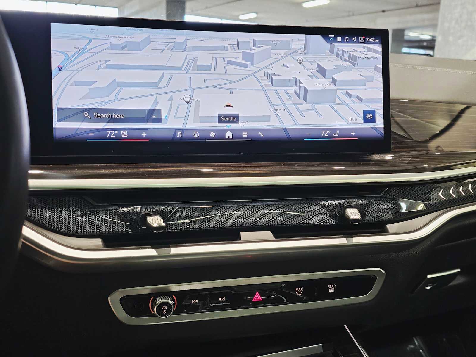 Used 2024 BMW X7 xDrive40i image 16