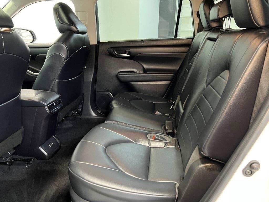 Used 2022 Toyota Highlander XLE image 23