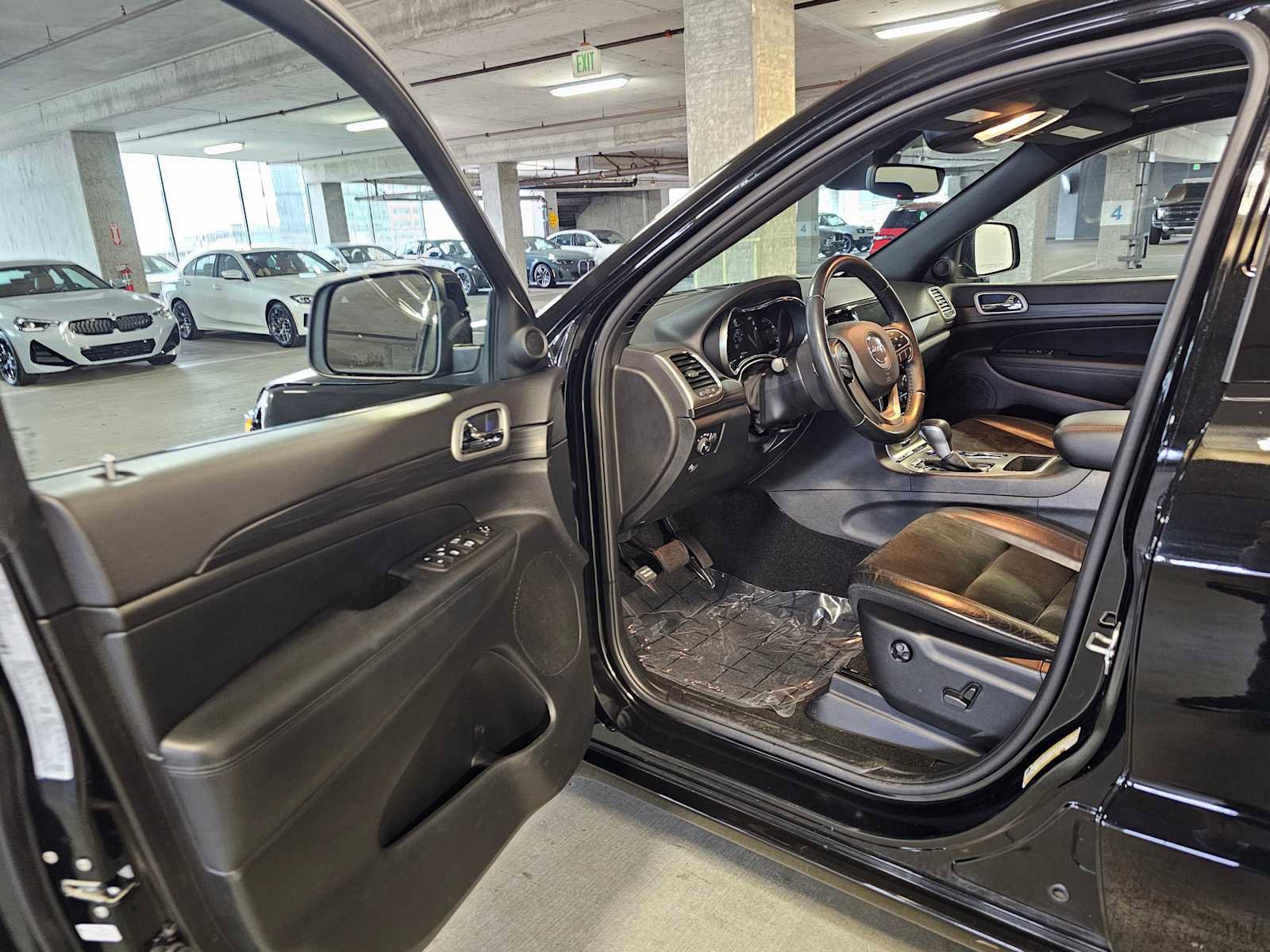 Used 2021 Jeep Grand Cherokee Laredo X image 26