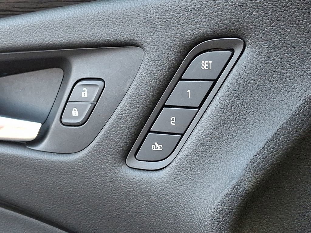 Used 2018 Buick Envision Essence w/ LPO, Hit The Road Package image 25