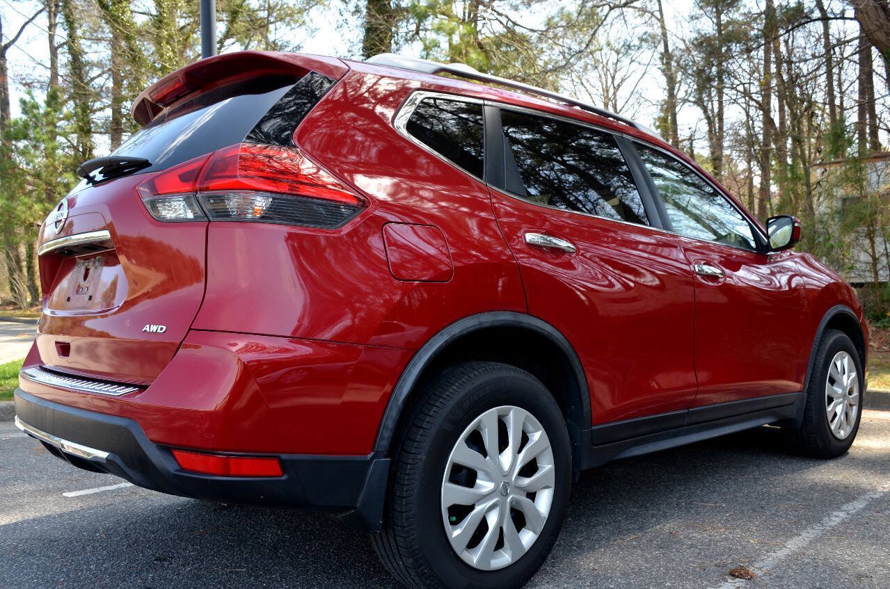 Used 2017 Nissan Rogue S w/ S Appearance Package AWD/4WD image 4