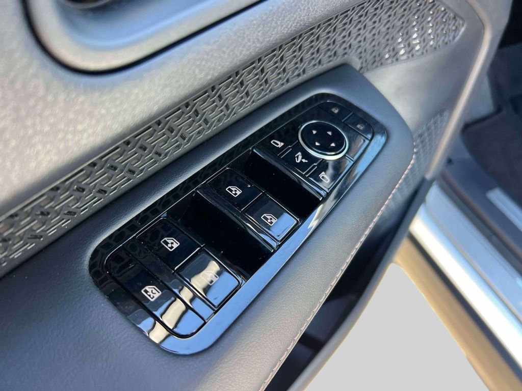 Used 2024 Nissan Ariya AWD image 17
