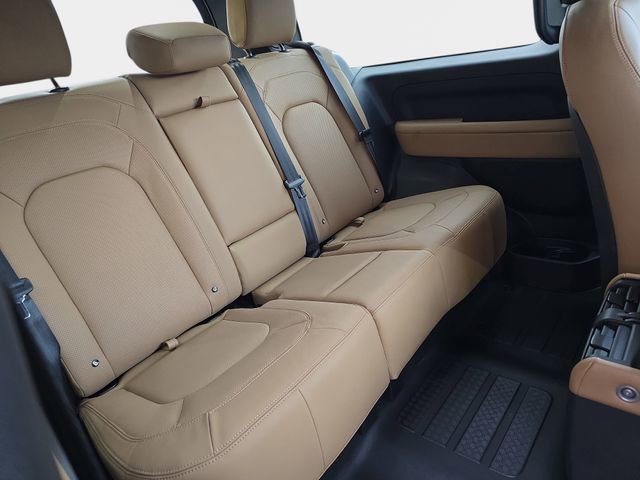 Used 2025 Land Rover Defender 90 X-Dynamic SE image 11