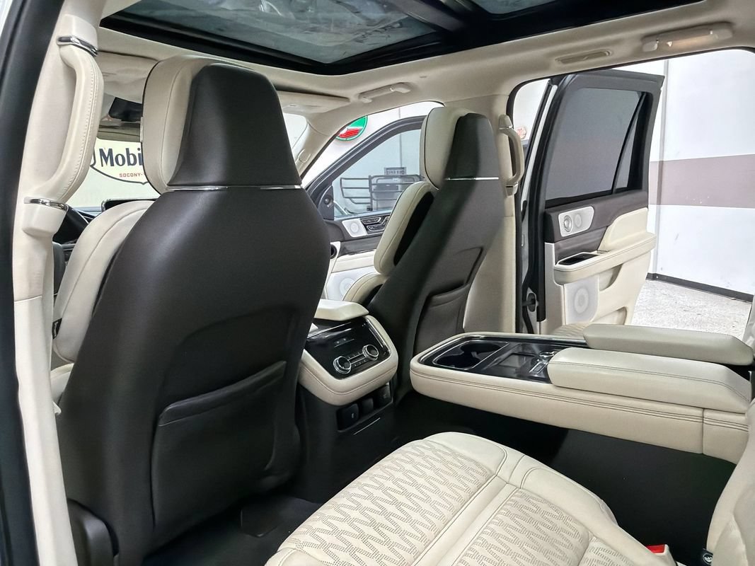 Used 2020 Lincoln Navigator Black Label w/ Cargo Convenience Package AWD/4WD image 37