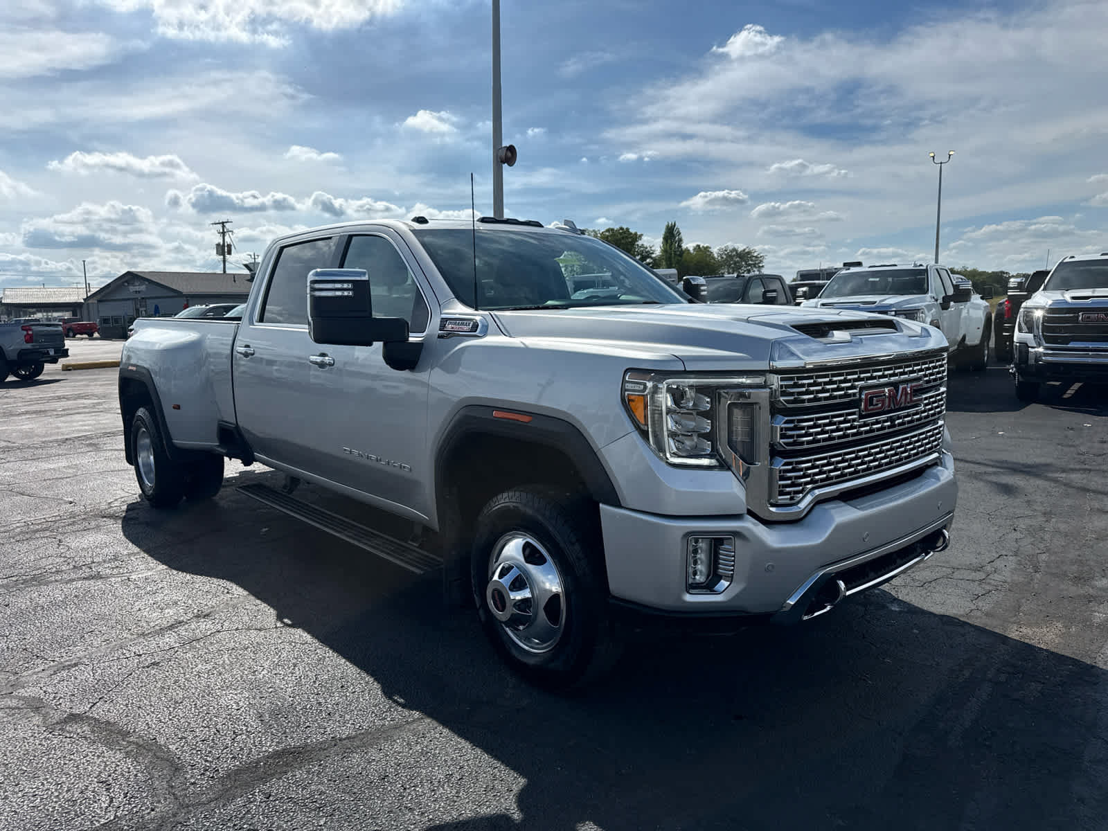 Certified 2022 GMC Sierra 3500 Denali w/ Technology Package AWD/4WD image 7