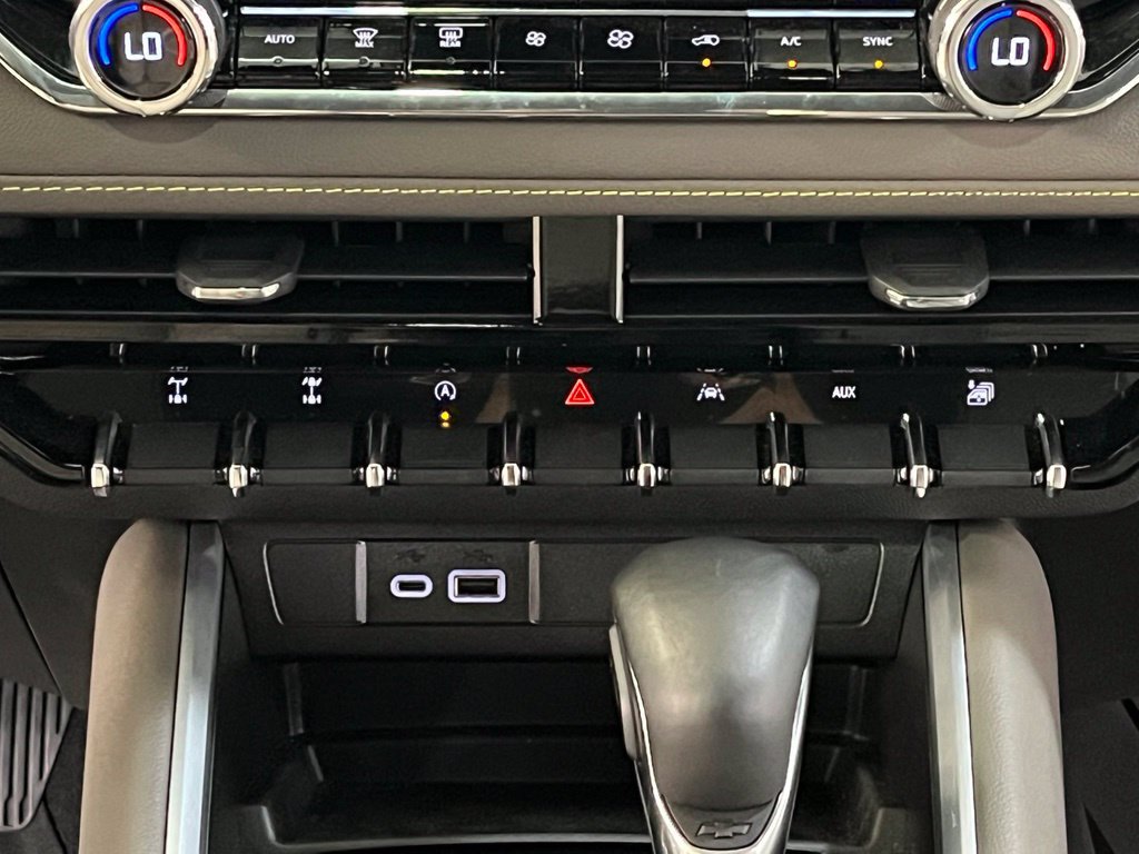 Used 2025 Chevrolet Colorado ZR2 w/ Technology Package AWD/4WD image 22
