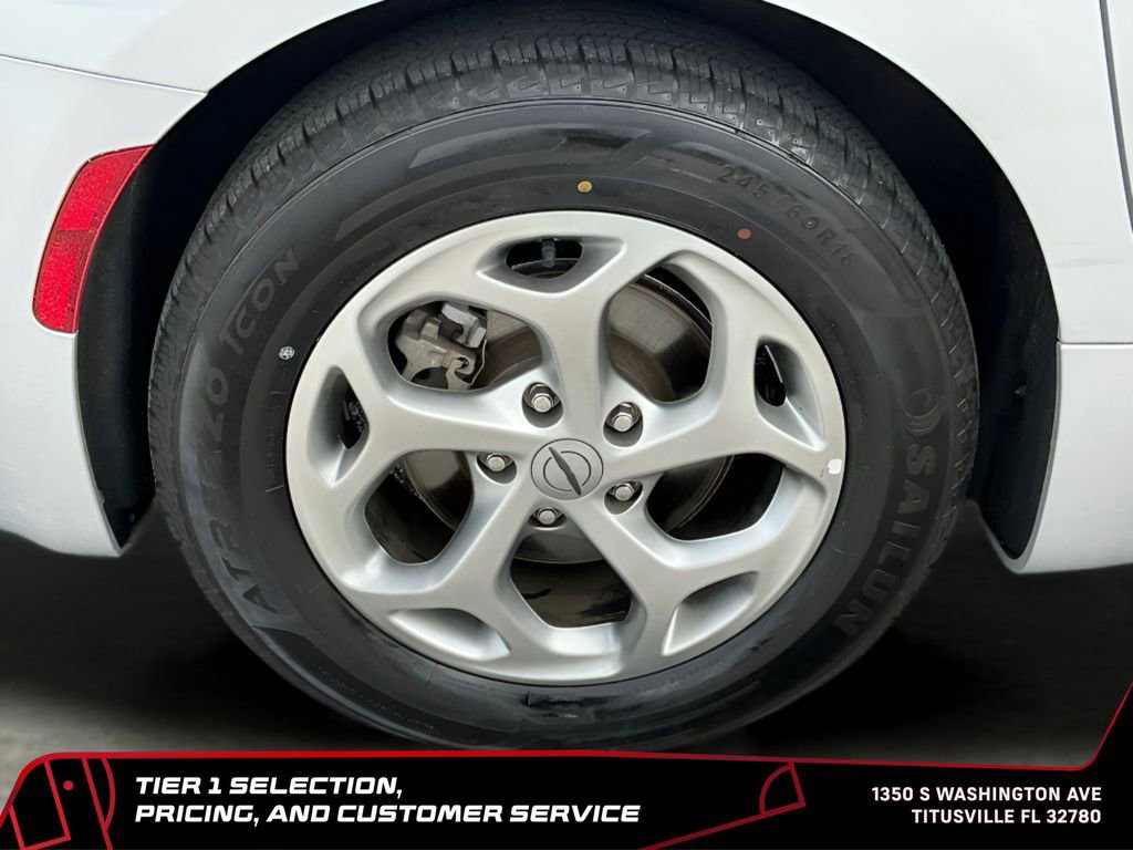 Used 2024 Chrysler Pacifica Limited FWD image 36
