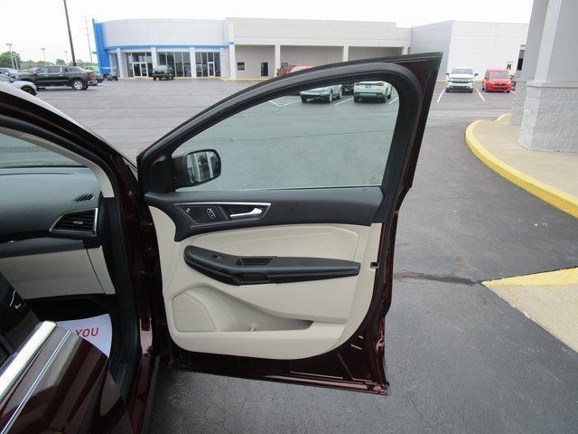 Used 2021 Ford Edge Titanium image 25