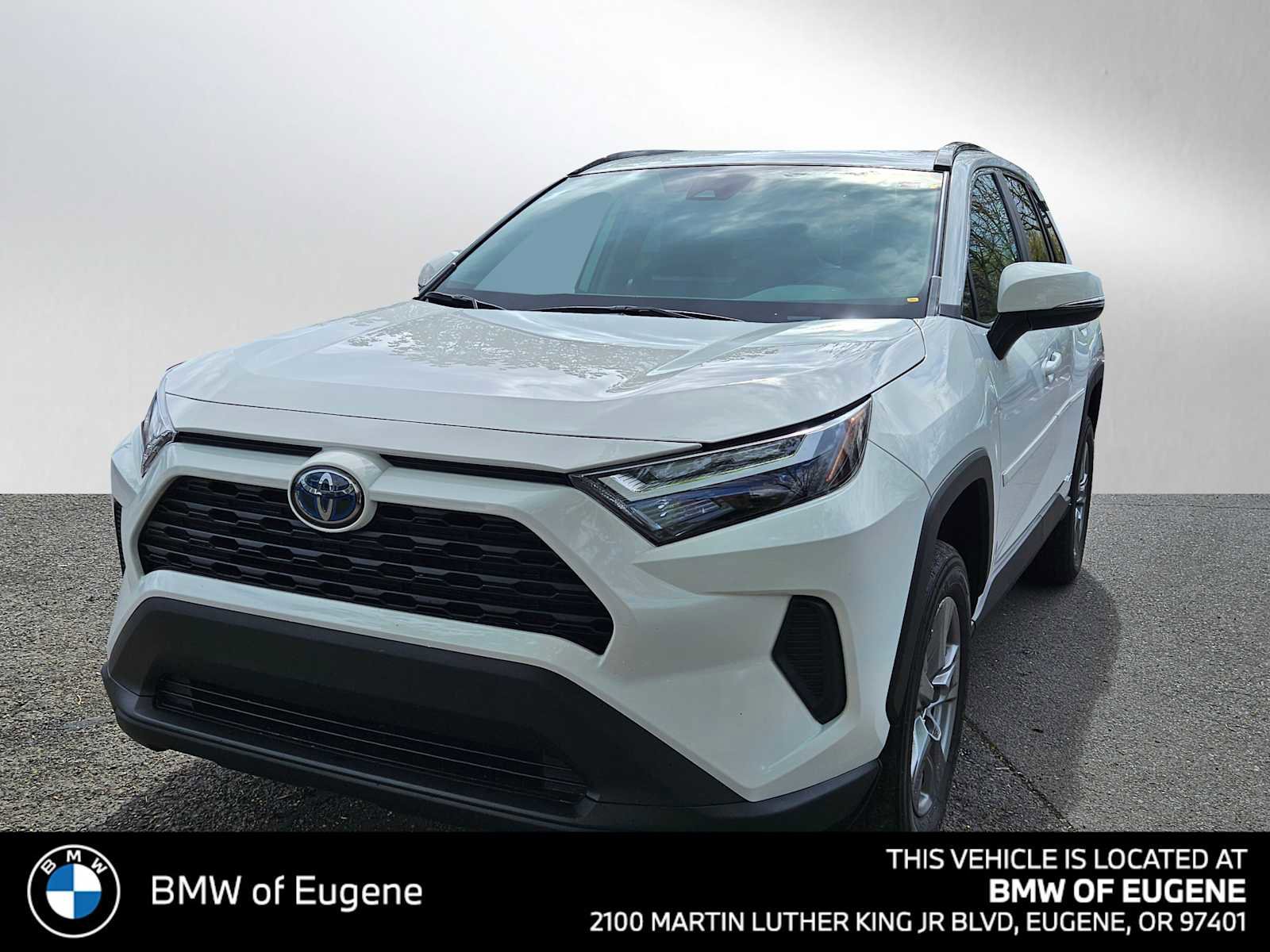Used 2024 Toyota RAV4 LE AWD/4WD image 7