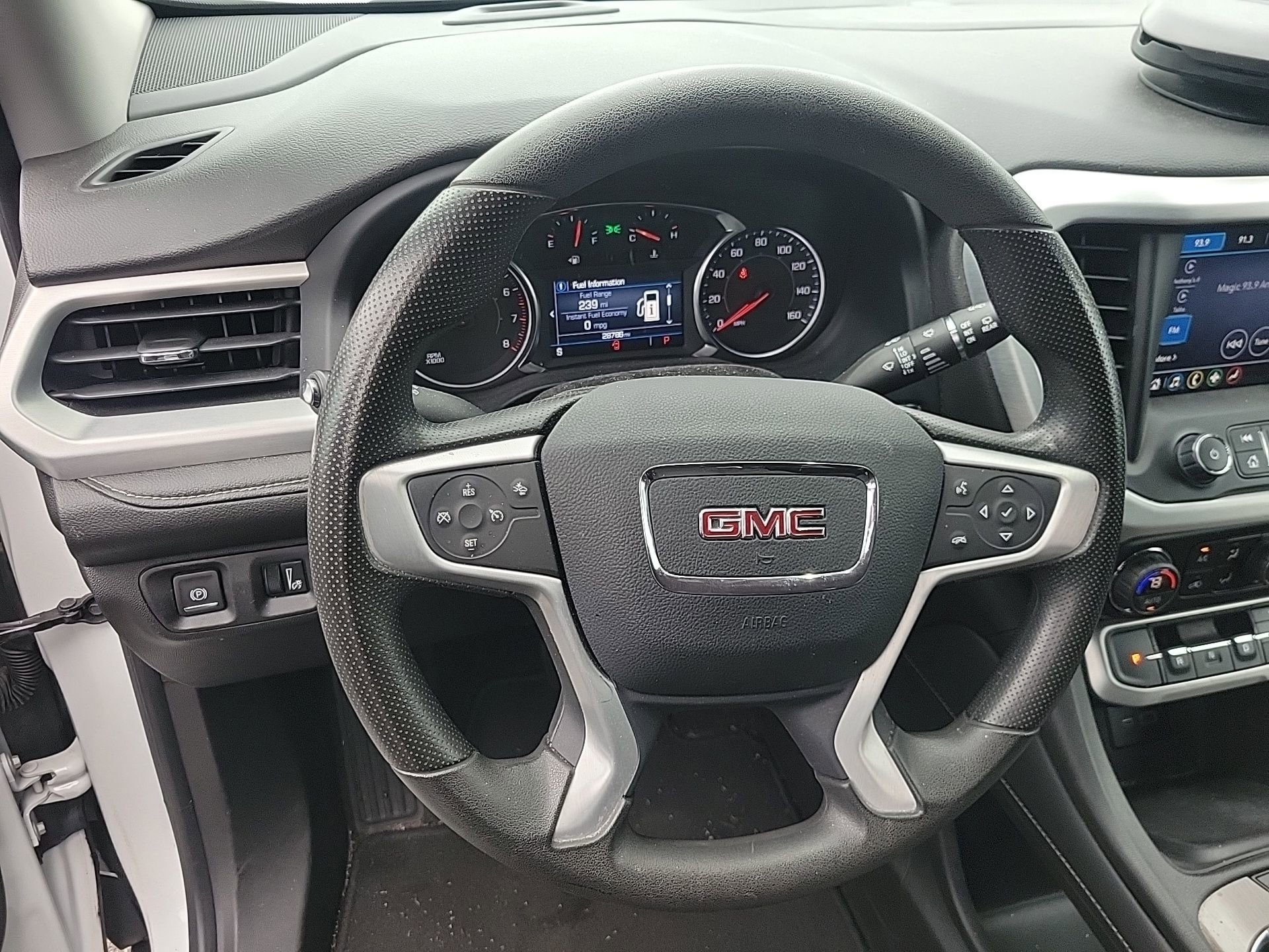 Used 2023 GMC Acadia SLE image 27