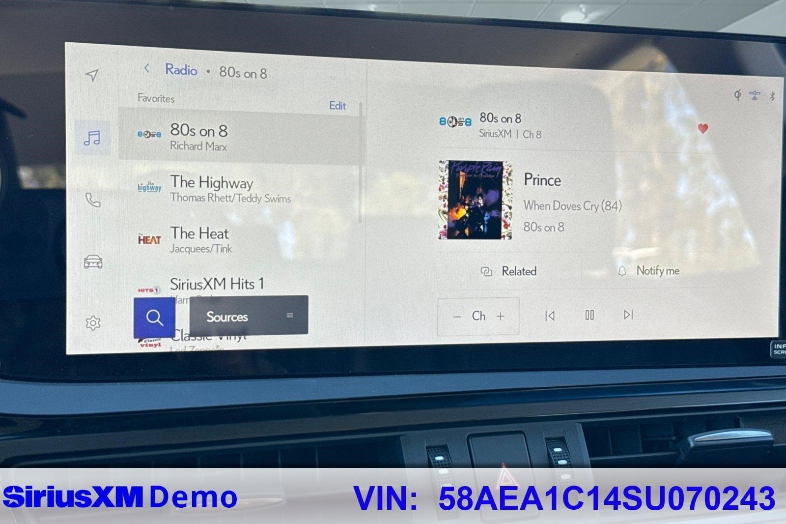 Used 2025 Lexus ES 300h w/ Luxury Package image 34