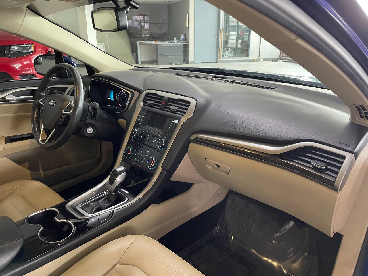 Used 2016 Ford Fusion SE w/ Equipment Group 502A image 28