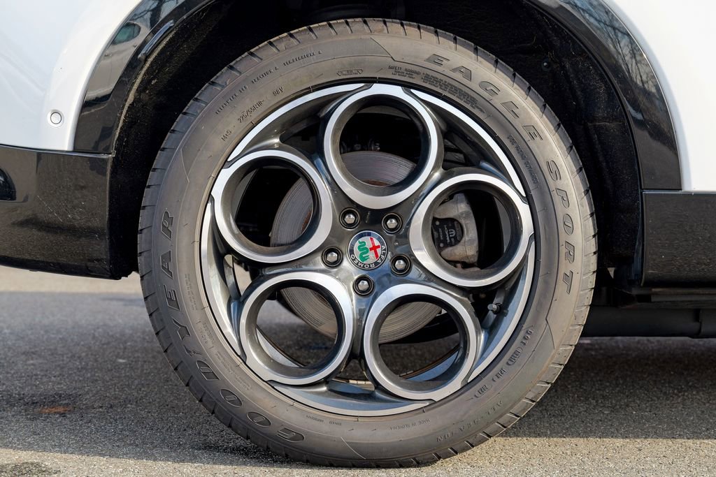 New 2024 Alfa Romeo Tonale Ti image 13