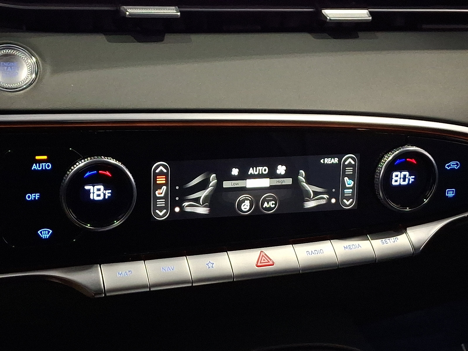 Used 2023 Genesis GV70 2.5T w/ Advanced Package image 14