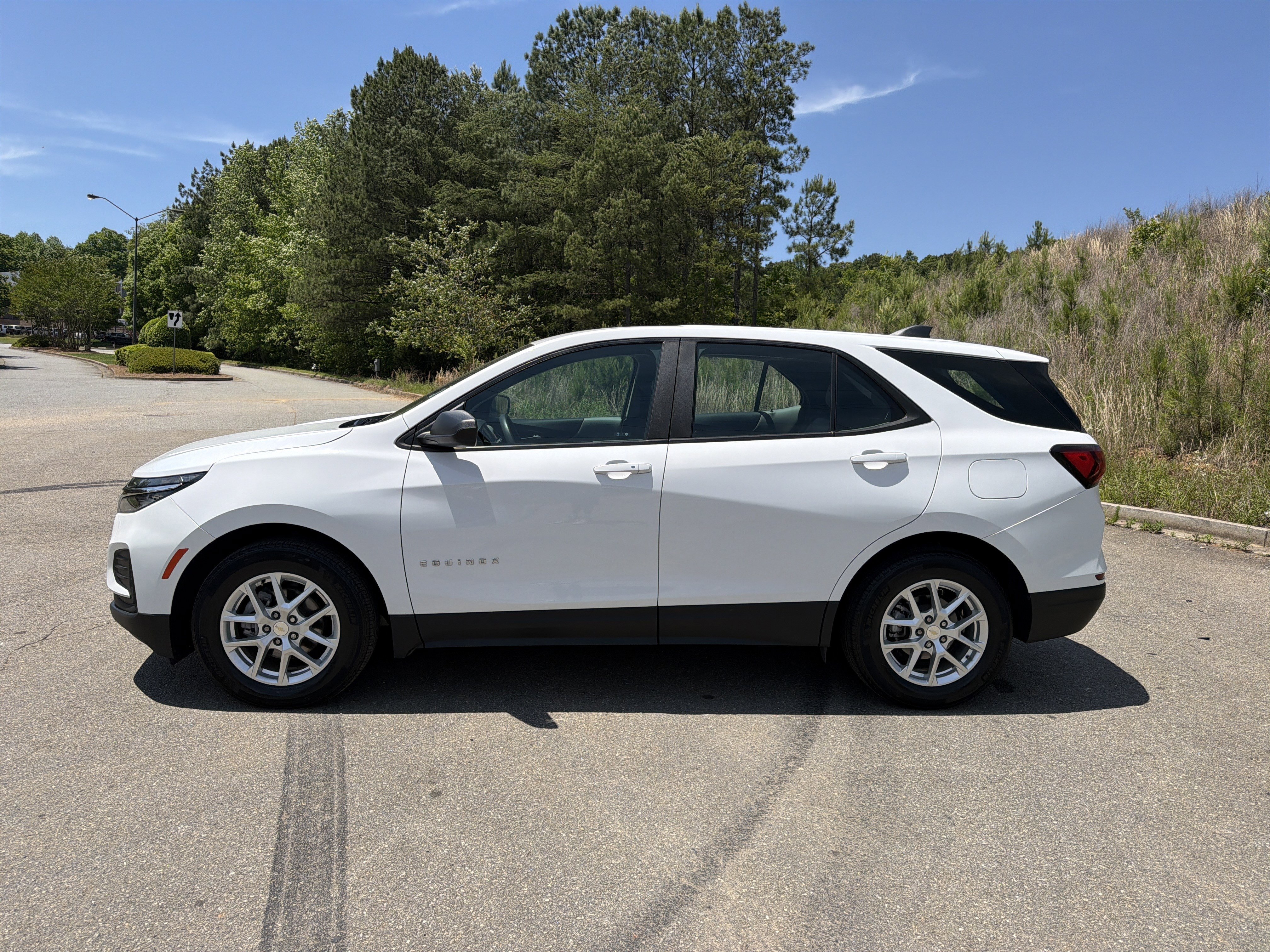 Used 2023 Chevrolet Equinox LS FWD image 8