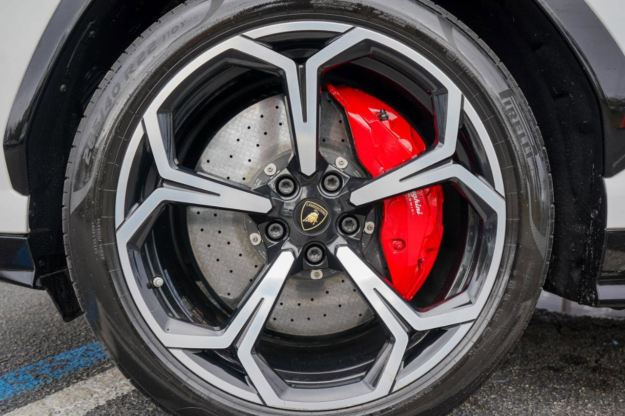 Used 2019 Lamborghini Urus image 5