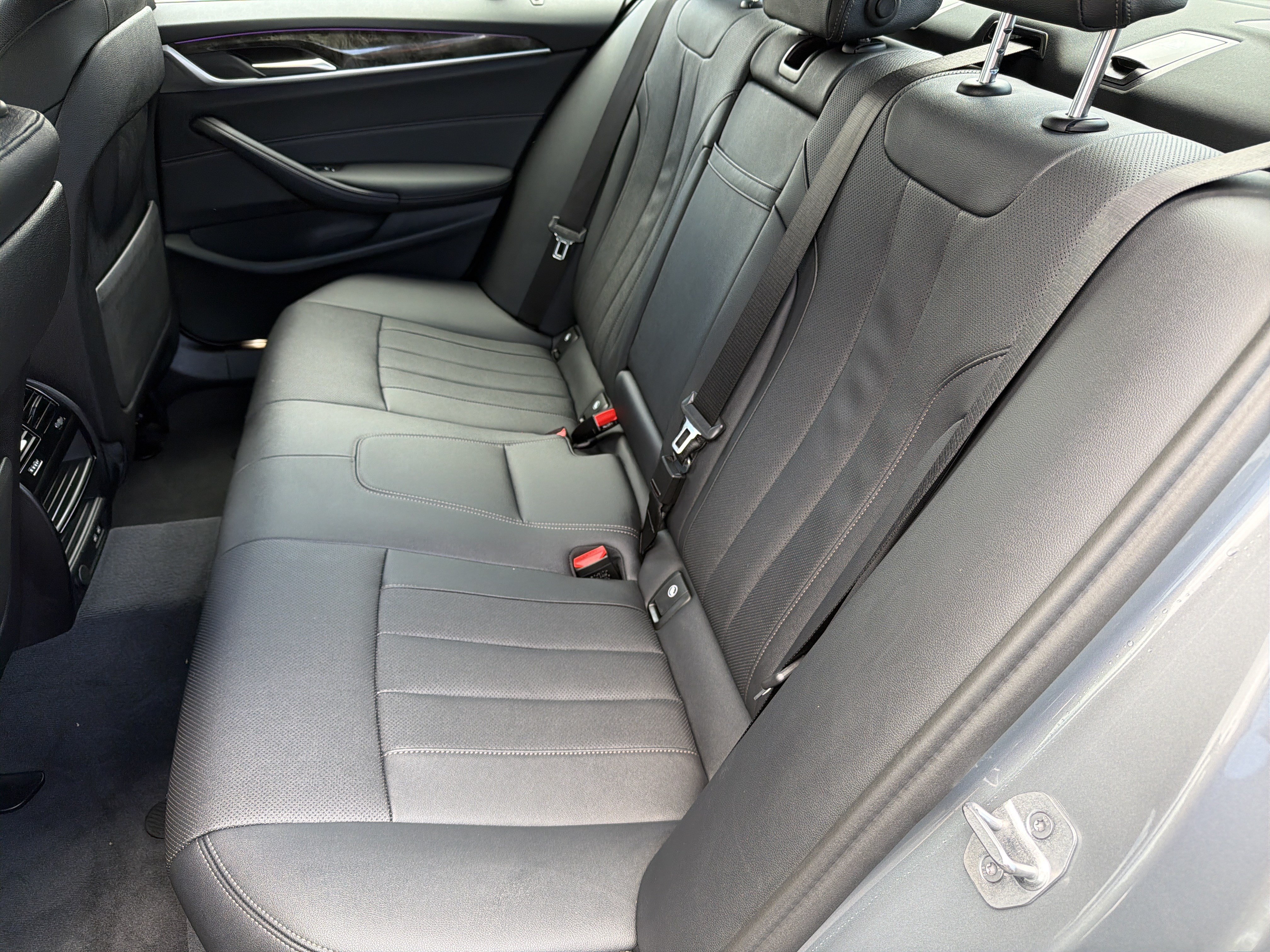 Used 2023 BMW 530i w/ Convenience Package RWD image 21