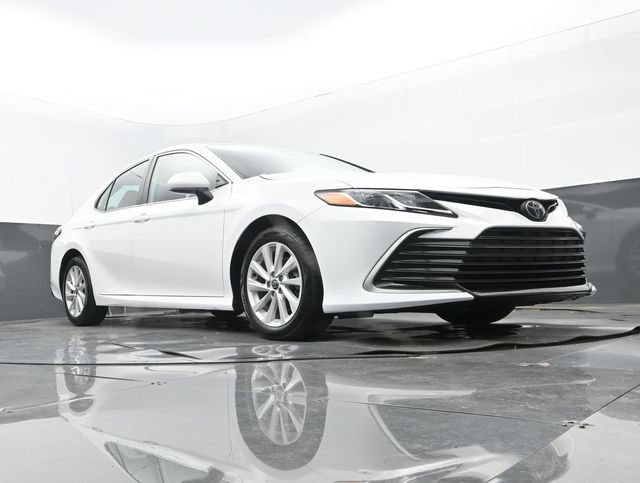 Used 2022 Toyota Camry LE FWD image 25