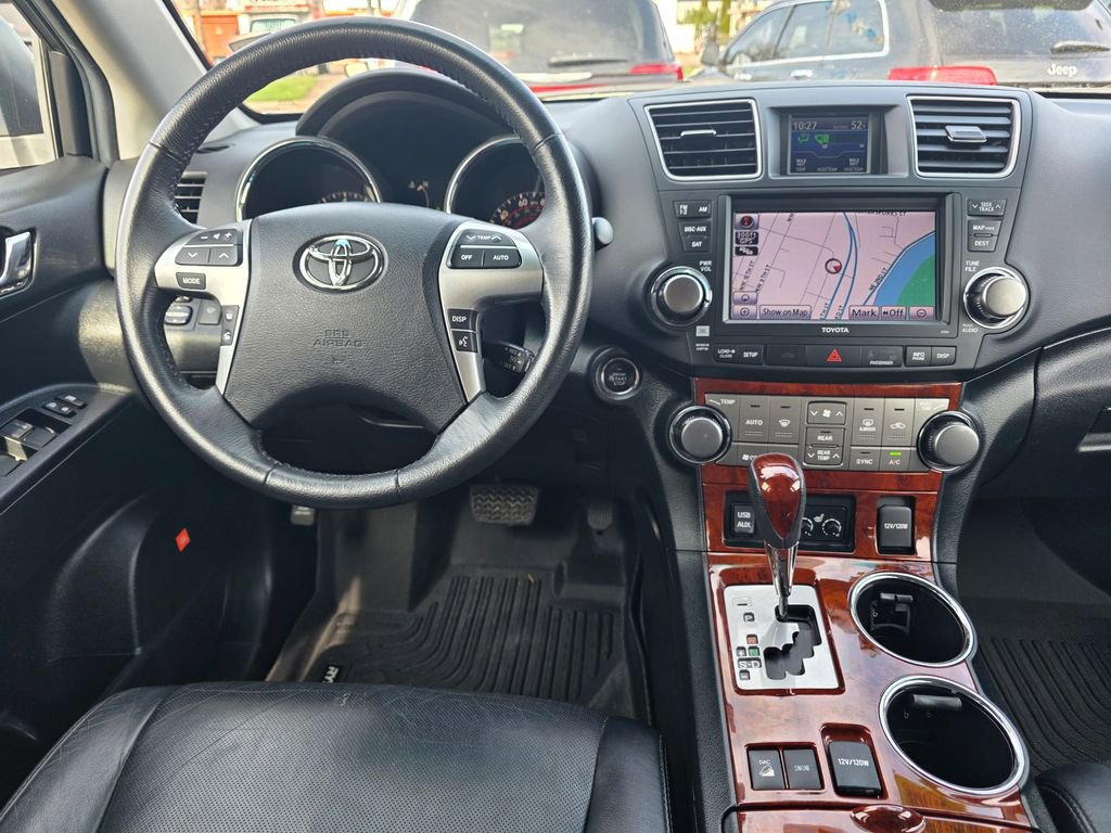 Used 2012 Toyota Highlander Limited w/ Tow Pkg image 10