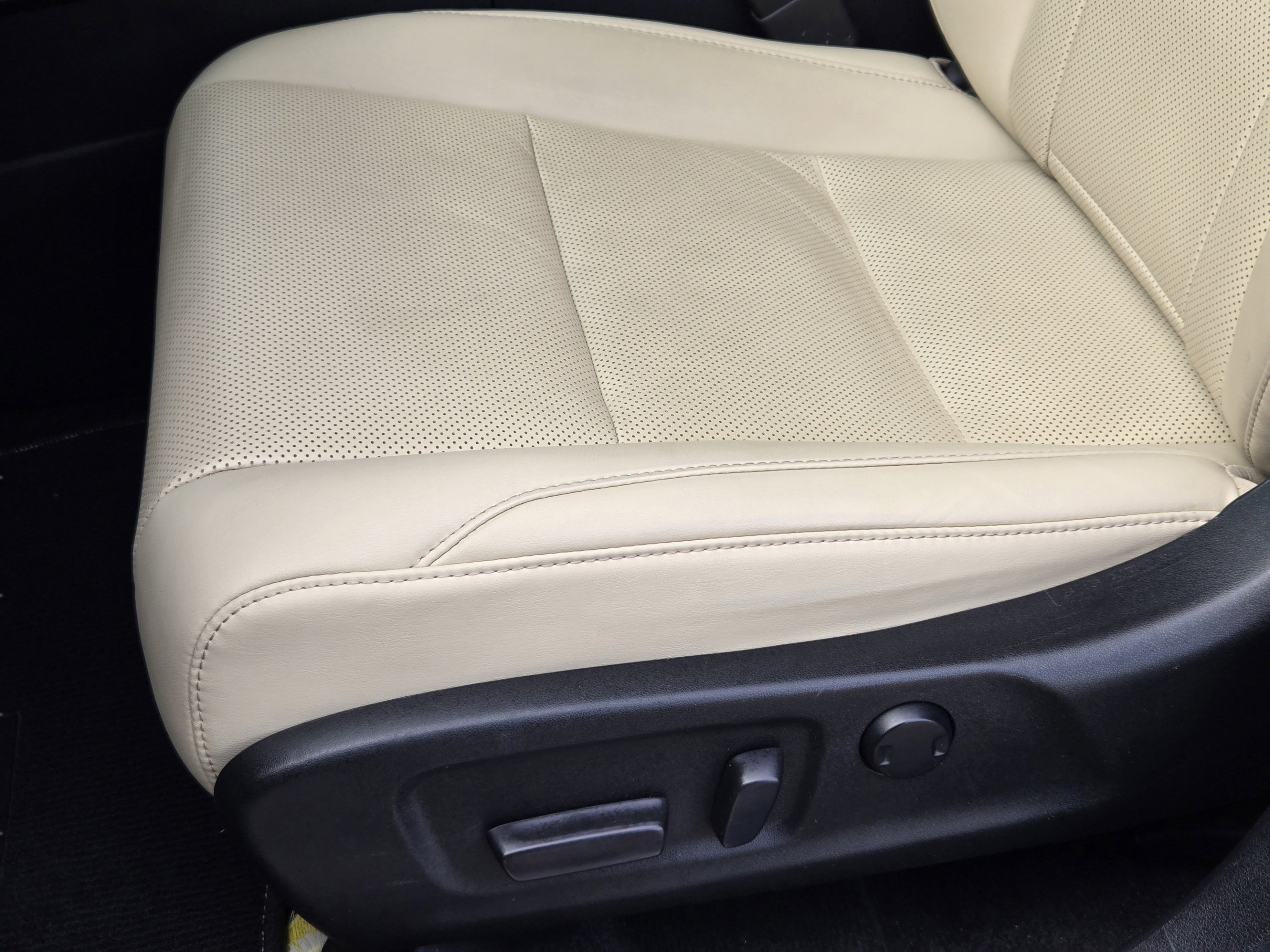 Certified 2022 Lexus RX 350 FWD w/ Premium Package image 23