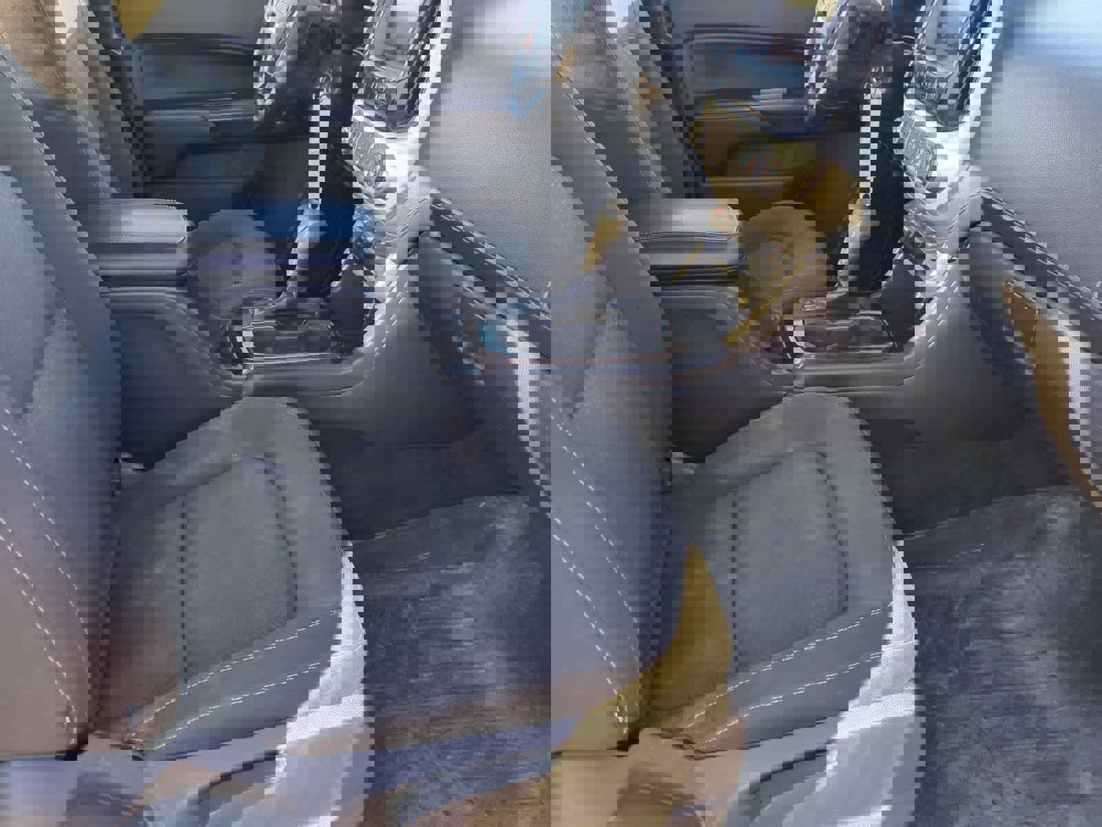 Used 2015 GMC Canyon SLE image 21