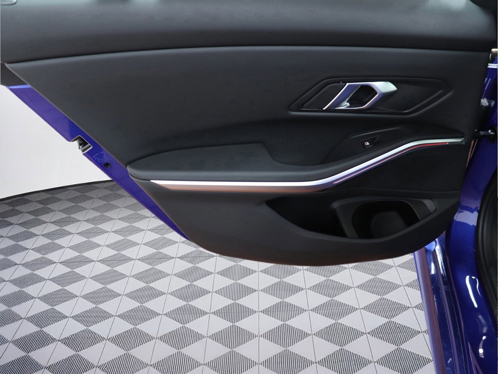 Used 2025 BMW 330i xDrive Sedan w/ M Sport Package image 10