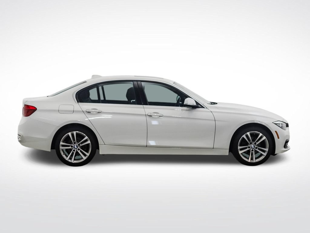 Used 2017 BMW 330i xDrive Sedan AWD/4WD image 6