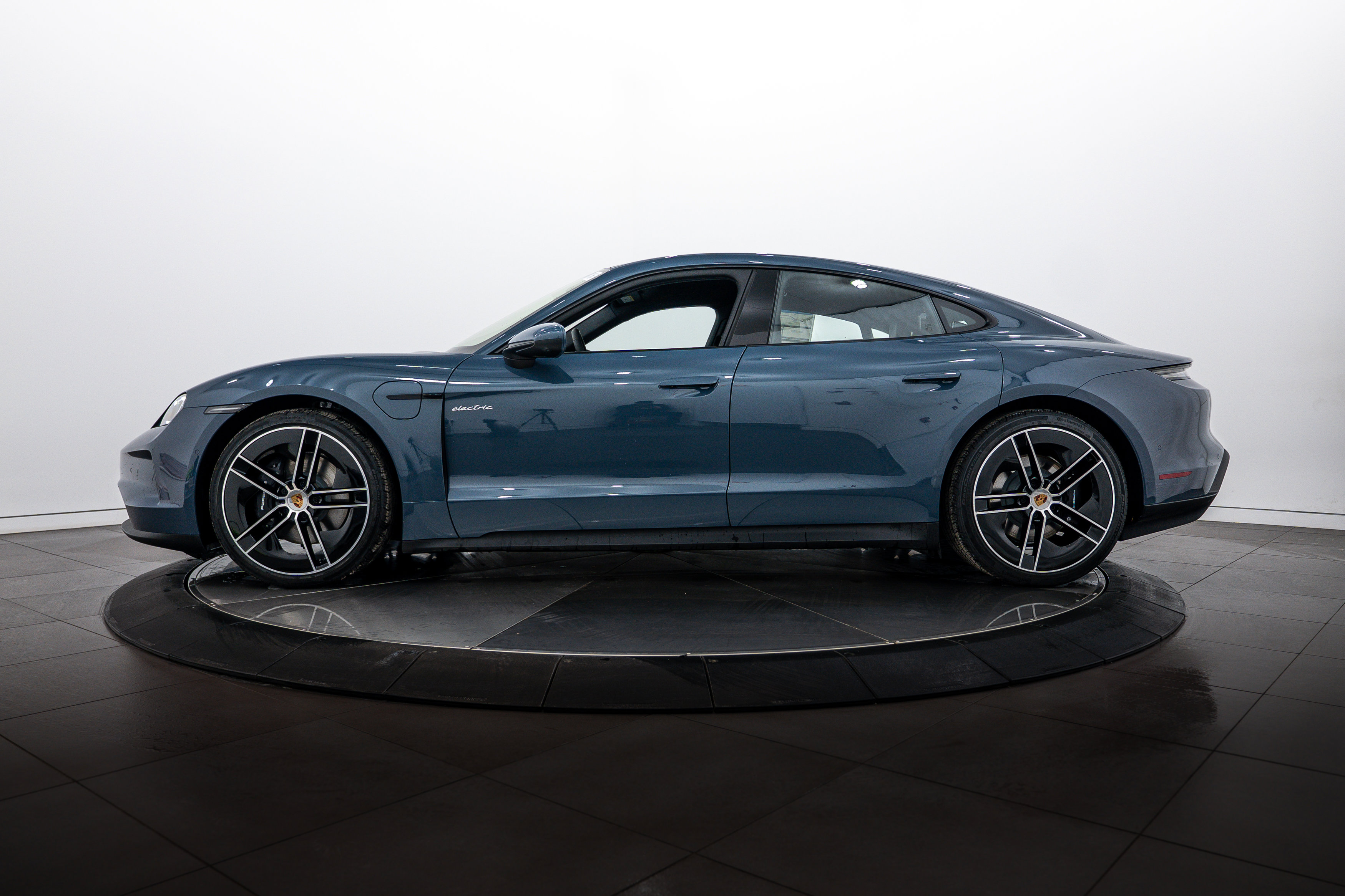 New 2026 Porsche Taycan image 2